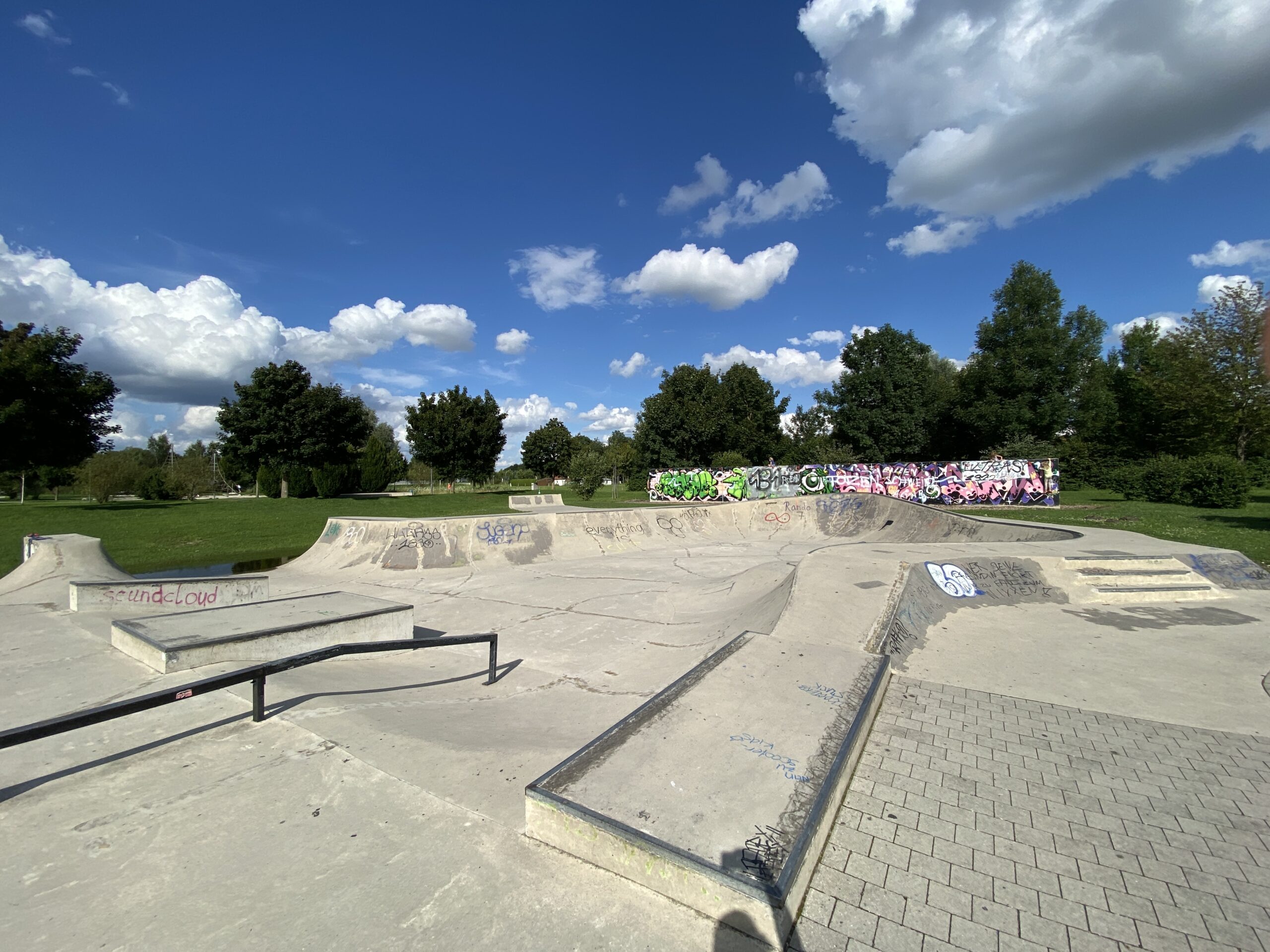 Hallbergmoos skatepark skatedex